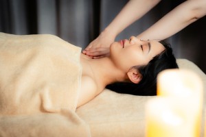 デコルテリンパマッサージ